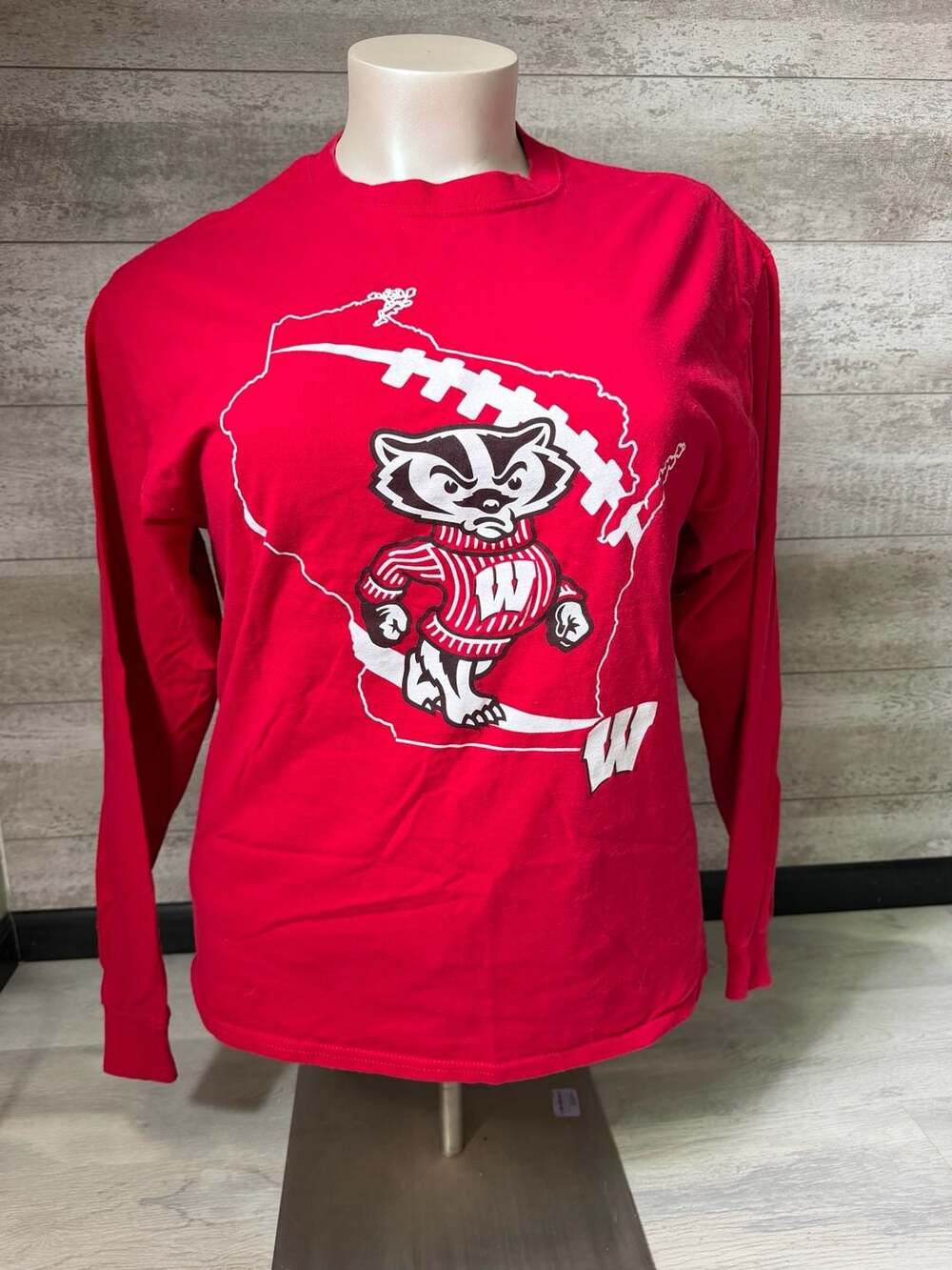 Hanes Wisconsin Badgers Long Sleeve T-Shirt Size XL Red Bucky Badger NCAA